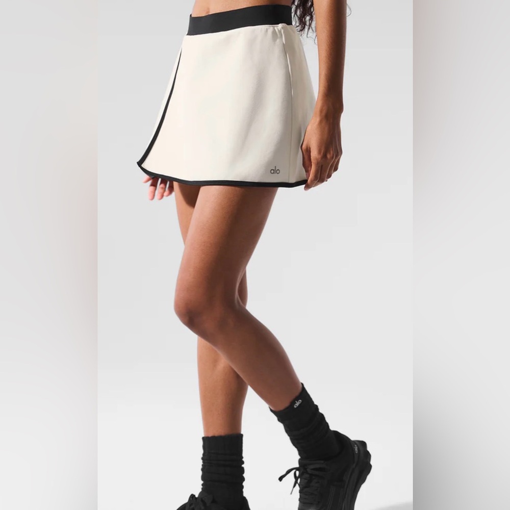 Alo Yoga Airbrush Streamlined‎ Skirt Size Small Ivory/Black